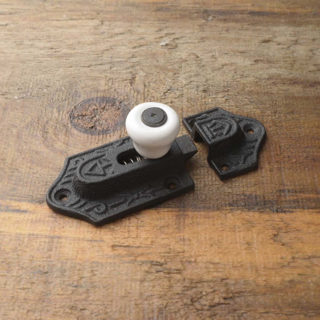 black-victorian-cast-iron-cabinet-latch-B99610M-02