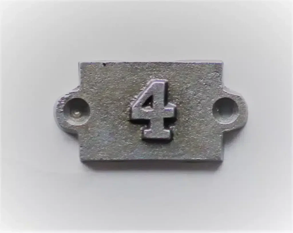 thumb-0-chiffre-antique-numero-4-529.JPG