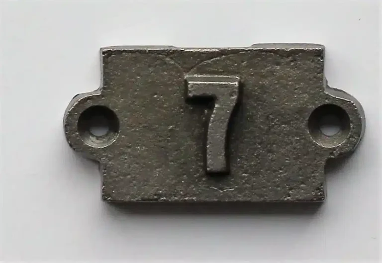 thumb-0-chiffre-antique-numero-7-115.JPG