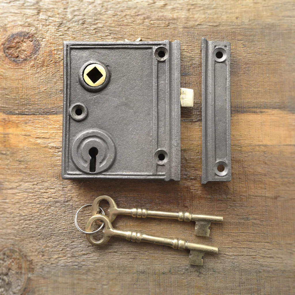 cast-iron-vertical-rim-lock-A63V